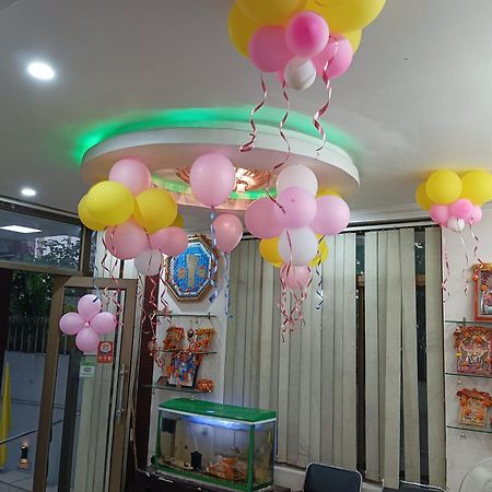 Hotel Viraat Inn Гая Екстериор снимка