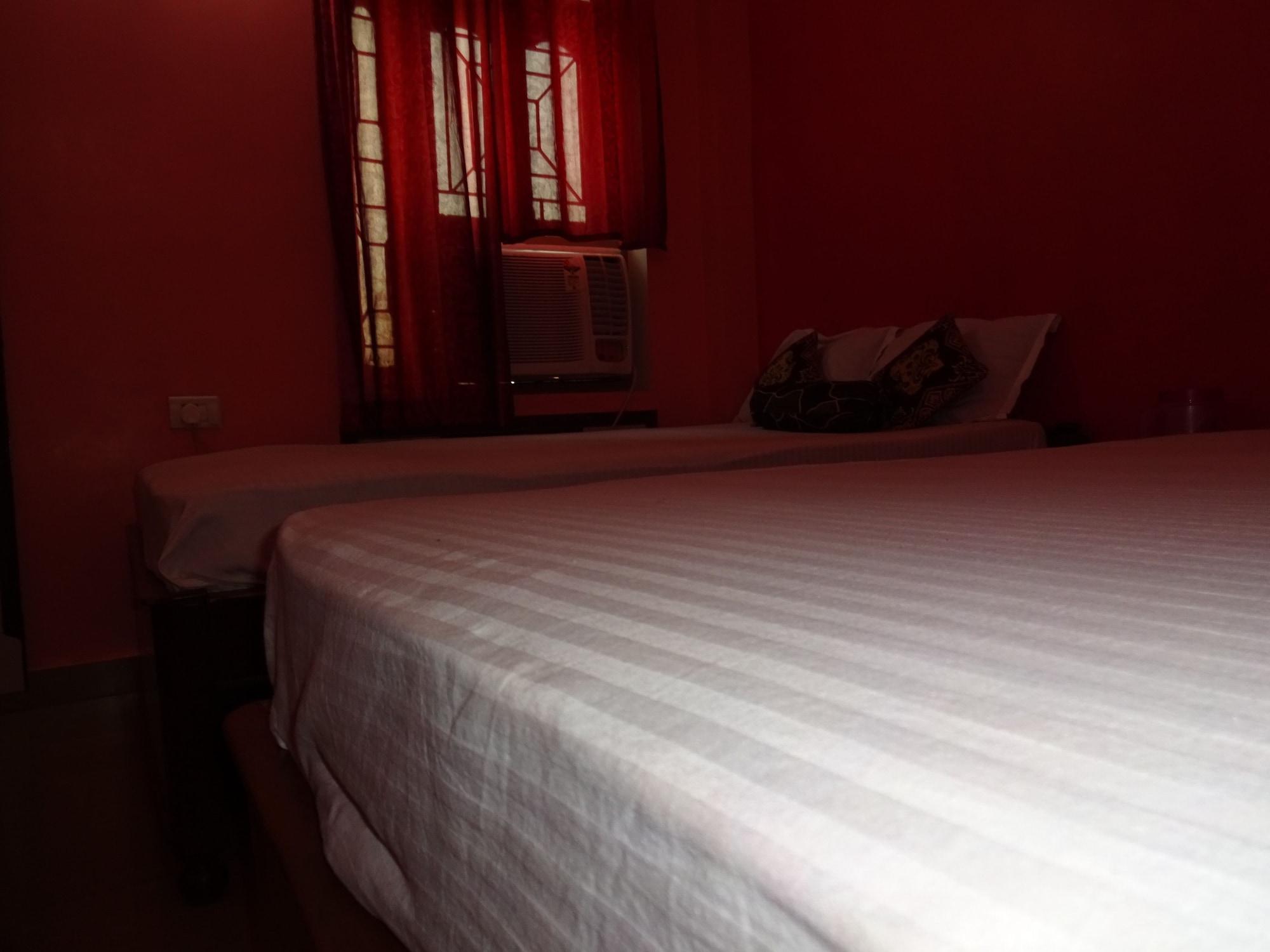 Hotel Viraat Inn Гая Екстериор снимка