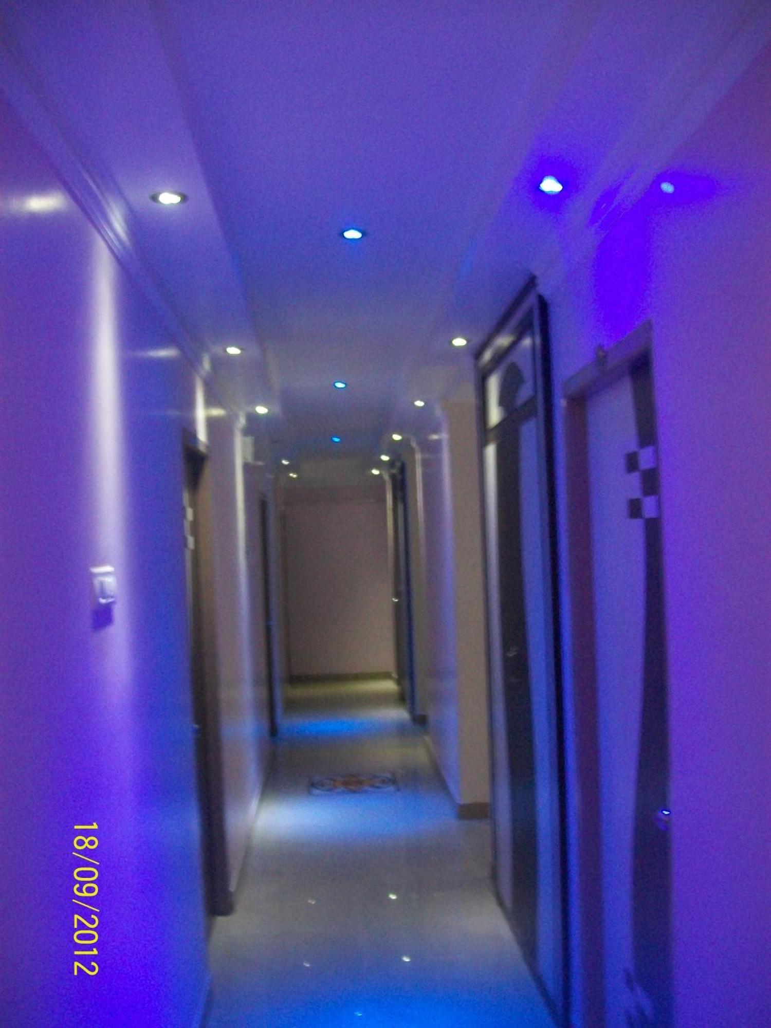 Hotel Viraat Inn Гая Екстериор снимка
