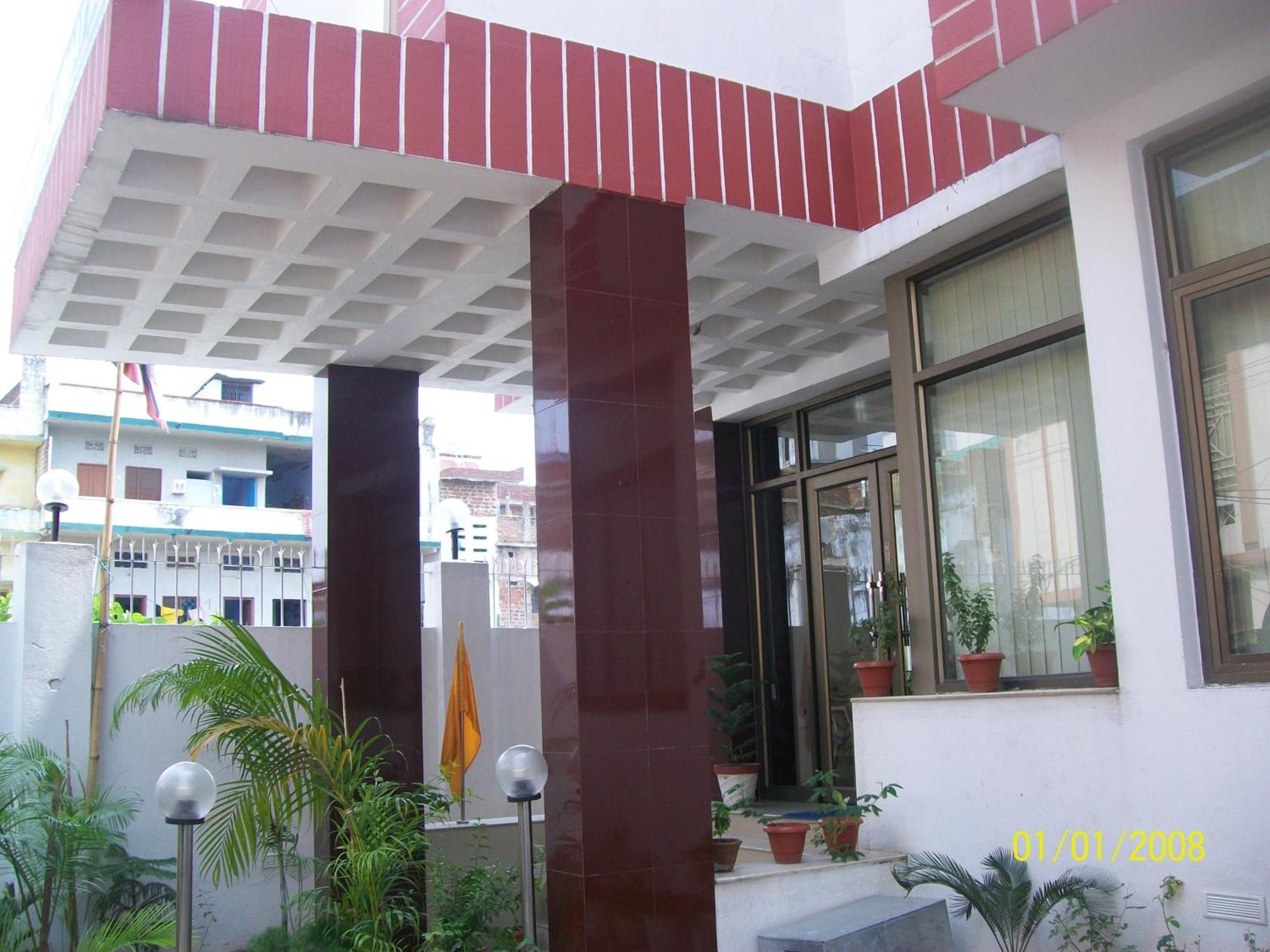 Hotel Viraat Inn Гая Екстериор снимка