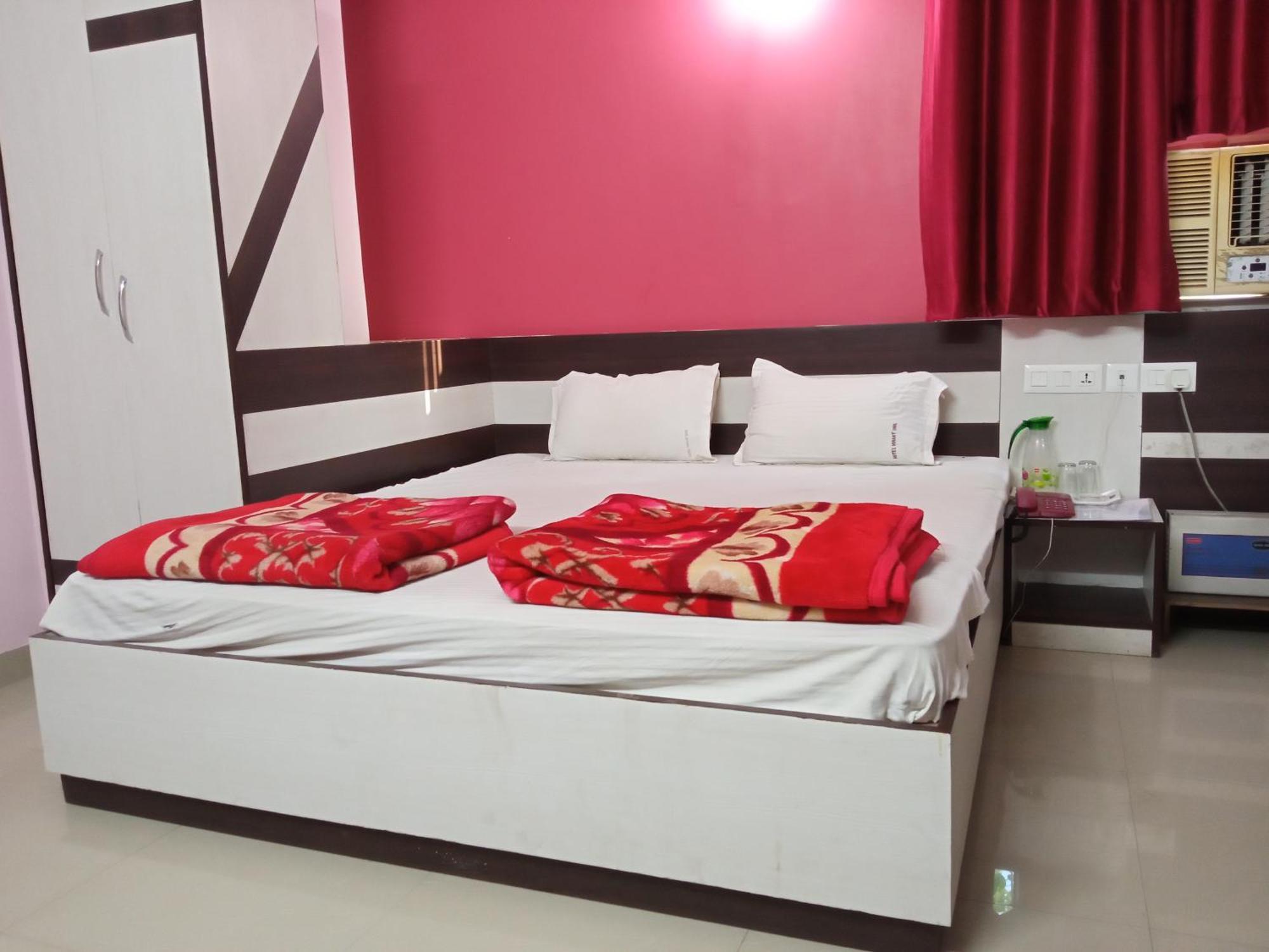 Hotel Viraat Inn Гая Стая снимка