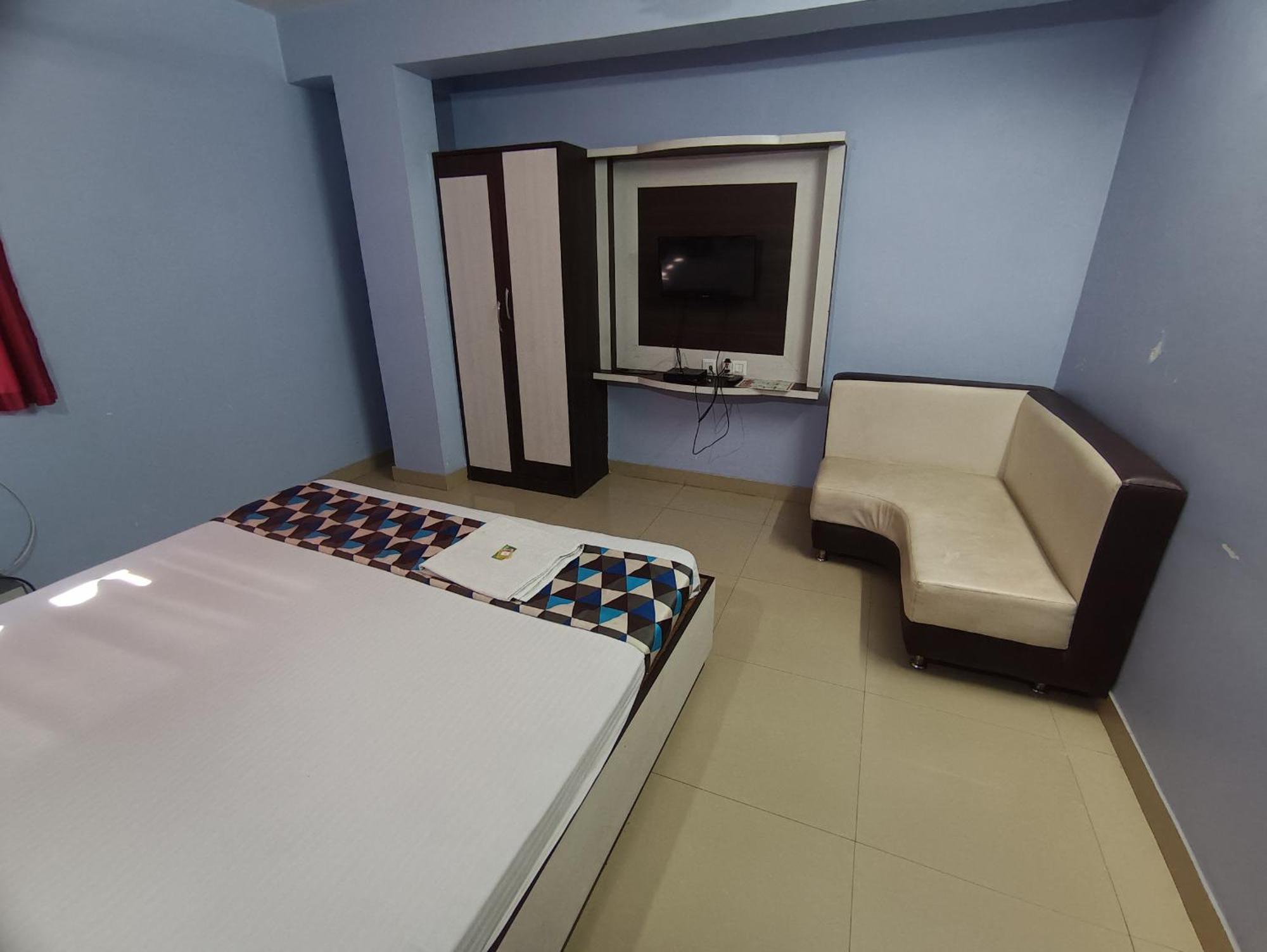 Hotel Viraat Inn Гая Екстериор снимка