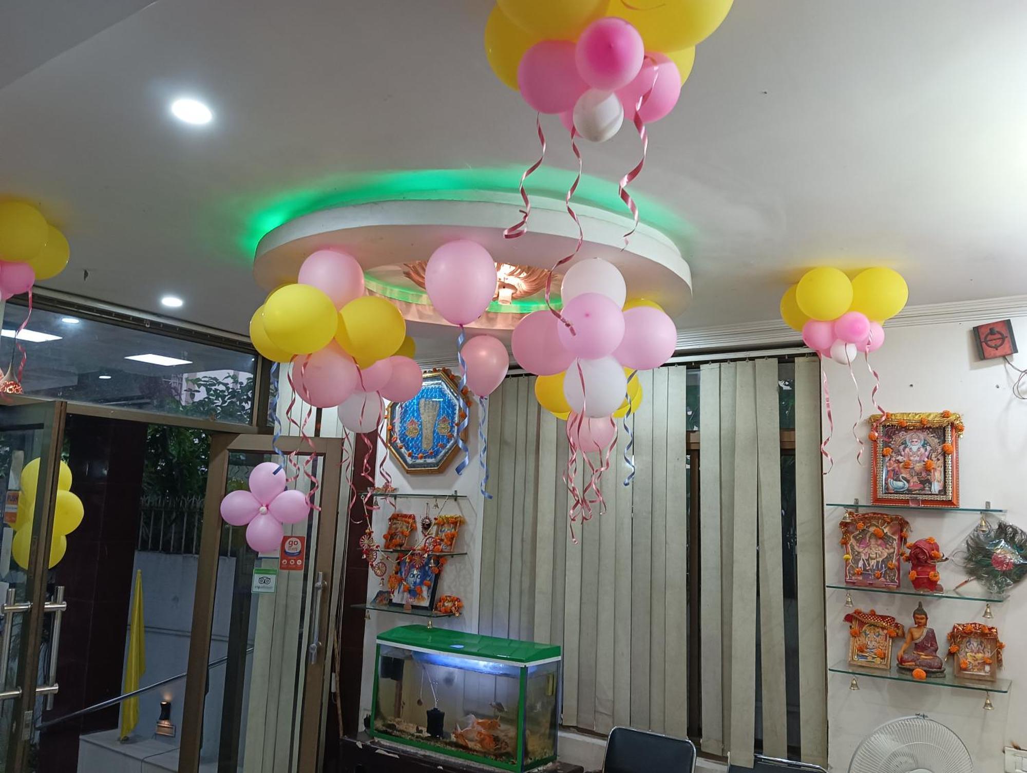 Hotel Viraat Inn Гая Екстериор снимка