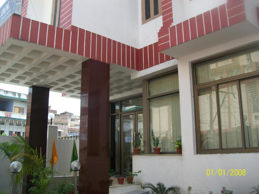 Hotel Viraat Inn Гая Екстериор снимка
