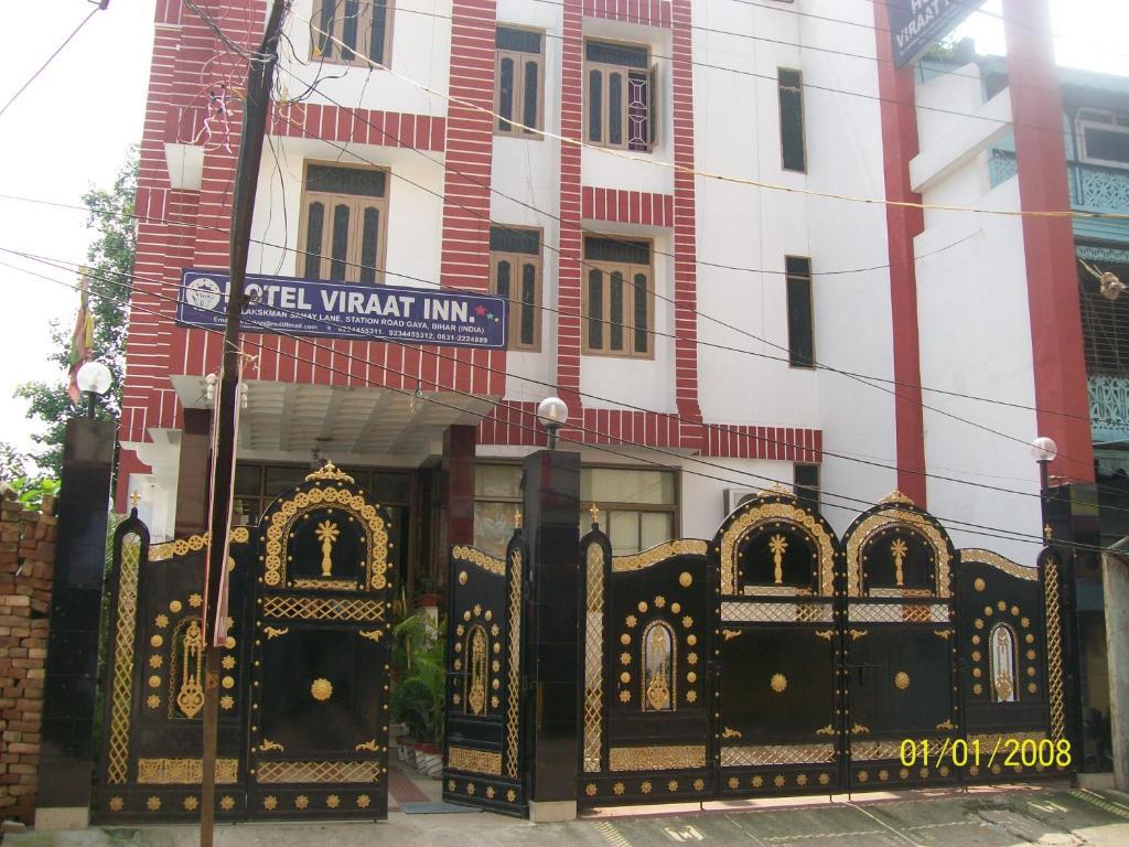 Hotel Viraat Inn Гая Екстериор снимка